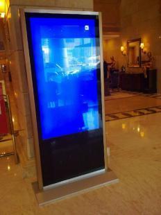 青島廣告機(jī)行業(yè)概覽 東升廣告機(jī)、液晶廣告機(jī)與數(shù)字標(biāo)牌的崛起